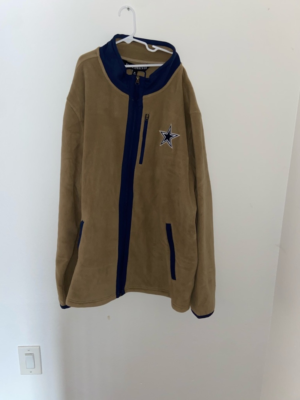 Men's Tan Fleece Jacket with Navy Trim and Star Patch—Dallas Cowboys
